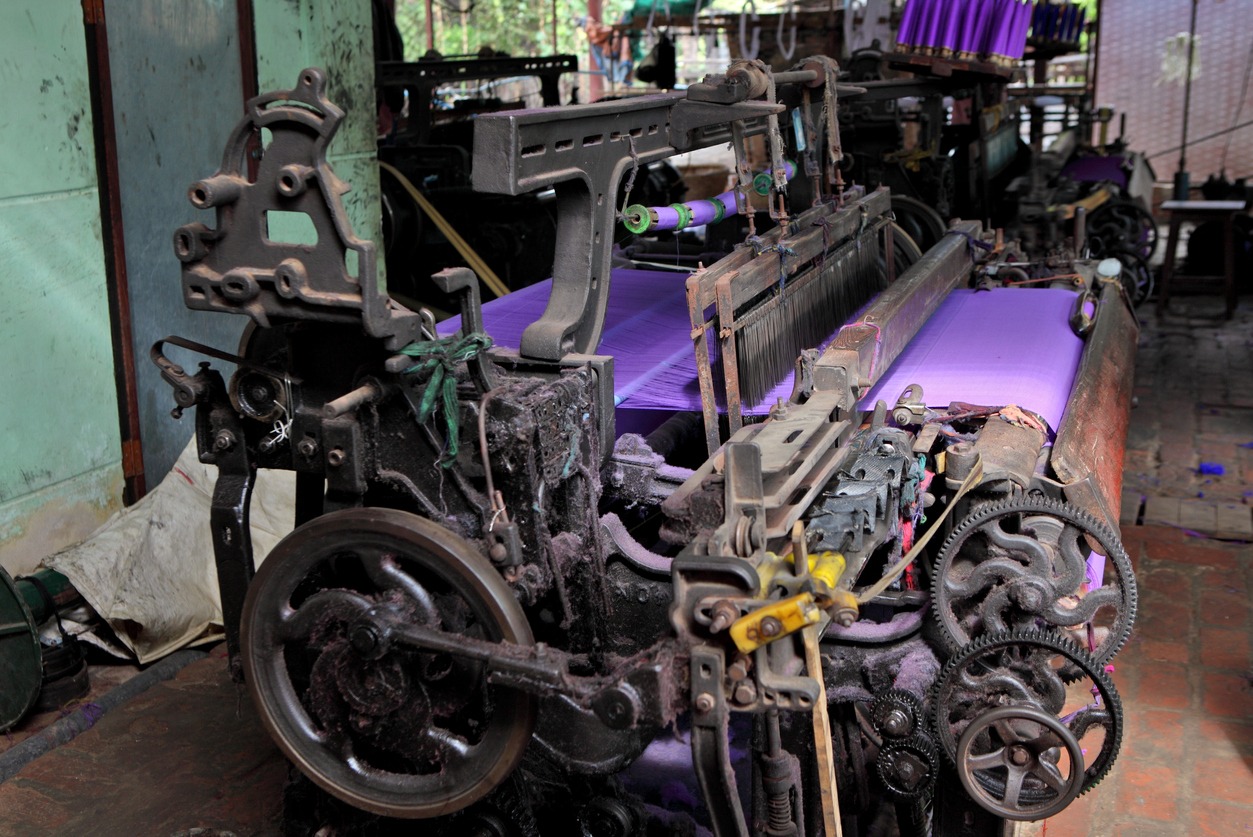 An old but functional mechanical loom in a textile factory